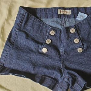 Young Women Shorts